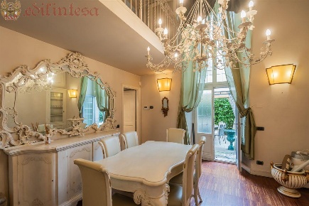 Foto Villa unifamiliare in Via Parrocchiale, Besana in Brianza Centro