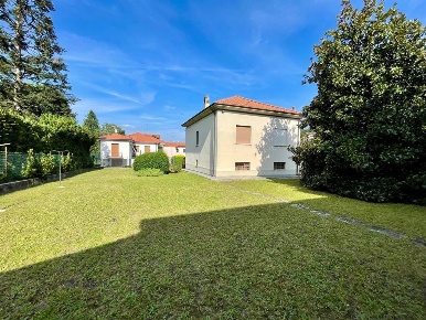 Foto Villa unifamiliare in Vi Cottalorda, Azzate Centro di 180 m²