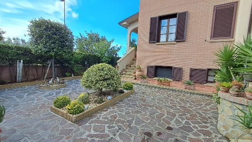 Foto Casa indipendente a Cecina Cecina Centro di 110 m² con 5 locali