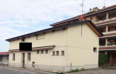 Foto Negozio in Via Livio Colzani  110, Seregno Sant'Ambrogio di 171 m²