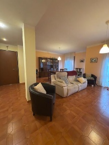 Foto Appartamento a Carrara Avenza di 115 m² con 4 locali in vendita