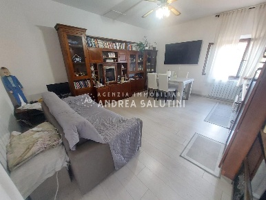 Foto Appartamento a Ponsacco Centro di 90 m² con 5 locali in vendita