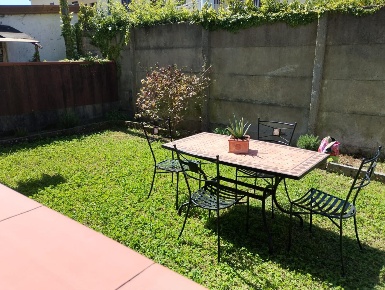 Foto Appartamento a Massa Marina di Massa Centro di 67 m² con 4 locali