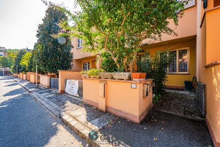 Foto Villa a schiera in Via Stoppani 12, Modena Villaggio Giardino
