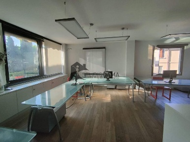 Foto Appartamento a Desenzano del Garda Centro Storico di 210 m² in vendita