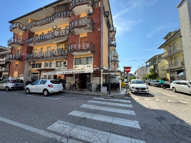 Foto Locale commerciale in Via Dei Laureati 68, San Benedetto del Tronto