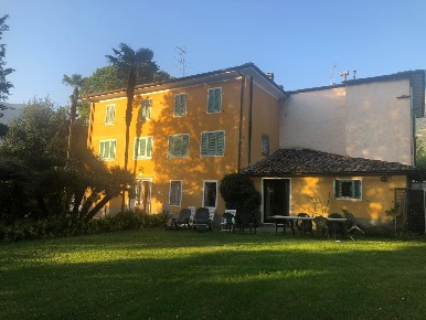 Foto Villa unifamiliare a Camaiore di 204 m² con 7 locali in vendita