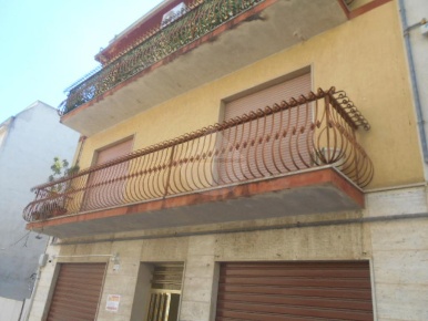 Foto Appartamento in Via Marco Minghetti, Castelvetrano Centro di 200 m²