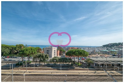 Foto Appartamento in Via bagnasco, Varazze Centro di 94 m² con 5 locali