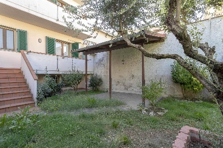 Foto Casa indipendente in via Oreste Cioppi, Poggio a Caiano Centro