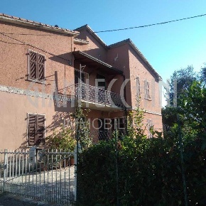 Foto Casa indipendente a Castelnuovo Magra Colombiera Molicciara di 152 m²