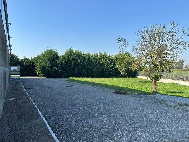 Foto Locale commerciale a Castel Goffredo Centro di 1250 m² con 7 locali