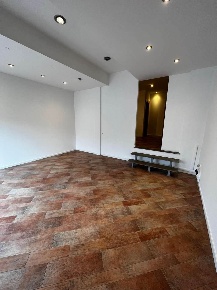 Foto Negozio in via gramsci, Piacenza Zona 2000 di 54 m² con 2 locali