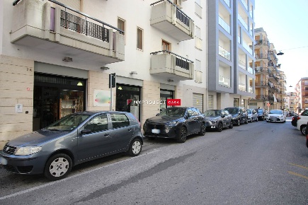 Foto Negozio in Via Pirandello 7, Martina Franca di 98 m² con 1 locali
