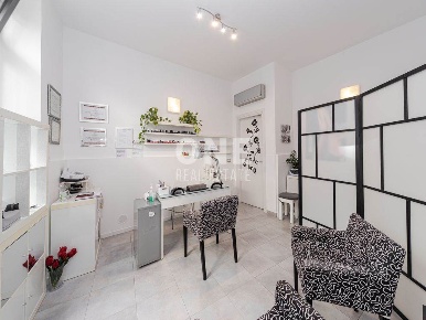 Foto Negozio in via Mazzini 24, Villasanta di 20 m² con 1 locali in affitto