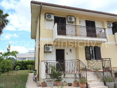 Foto Villa a schiera in Via Nazionale 129, Siracusa Cassibile di 139 m²