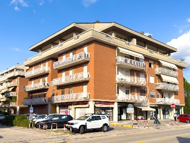 Foto Appartamento in Via Roma  107, Bastia Umbra Bastia di 325 m²