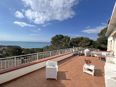 Foto Villa unifamiliare in Via Kaiser Parodi  22, Livorno Quercianella