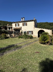 Foto Rustico a Collesalvetti di 370 m² con 12 locali in vendita