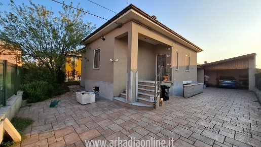 Foto Casa indipendente a Piacenza di 138 m² in vendita