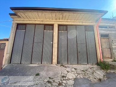 Foto Garage in Piersanti Mattarella, Lercara Friddi di 101 m² con 1 locali