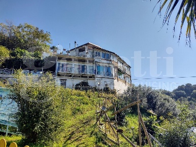 Foto Villa unifamiliare in Via Pietro Fabris 00, Bacoli di 220 m²