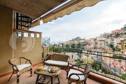 Foto Appartamento in Piazza Franz Pagano 26, Taormina Centro di 60 m²