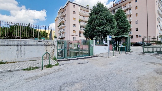 Foto Ufficio in Via san Nicola 27, Caserta Falciano di 70 m² con 1 locali