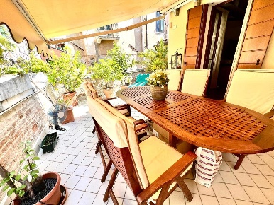 Foto Appartamento in Castello, Venezia di 110 m² con 5 locali in vendita