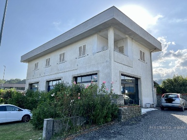 Foto Casa indipendente a Pontremoli Santa Giustina di 650 m² con 13 locali
