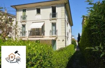 Foto Villa unifamiliare in Viale Dante, Vicenza Monte Berico di 249 m²