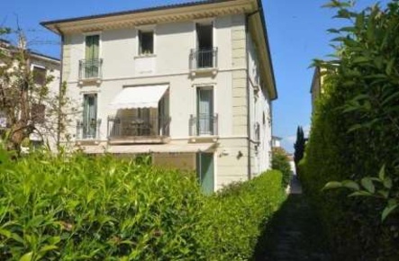 Foto Villa unifamiliare in Viale Dante, Vicenza Monte Berico di 249 m²
