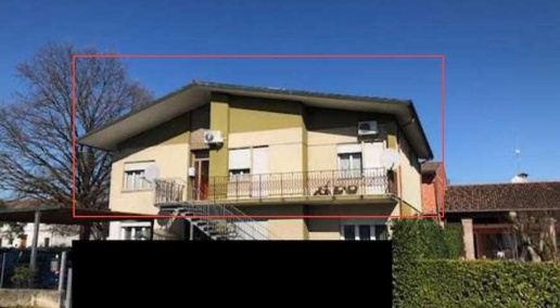 Foto Appartamento in Via Brenta, Castelfranco Veneto di 143 m² con 7 locali