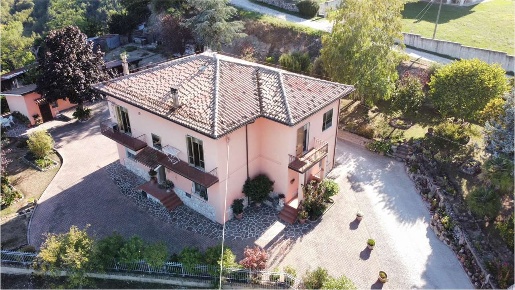 Foto Casa indipendente in Contrada Margani 9, Sarnano Margani di 300 m²