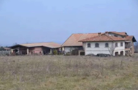 Foto Casa indipendente in Località Ronchi, Vigolzone di 227 m² con 7 locali