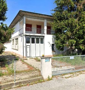 Foto Capannone industriale in Via Luigi Galvani, San Benedetto Po Centro