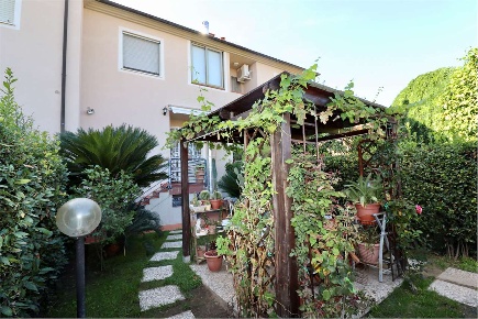 Foto Villa a schiera in Marlia, Capannori Marlia di 136 m² con 4 locali