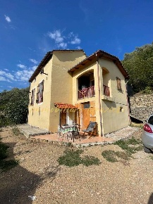 Foto Casa indipendente a Dolceacqua di 100 m² con 3 locali in vendita