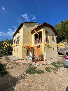 Foto Casa indipendente a Dolceacqua di 100 m² con 3 locali in vendita