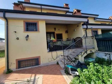 Foto Villa a schiera in Via Del Fosso dell'Osa 553D, Roma Castelverde