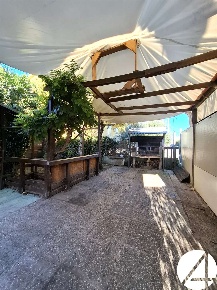 Foto Casa indipendente a Prato di 112 m² con 4 locali in vendita