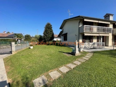 Foto Villa bifamiliare in VIA VOLTA, Mornico al Serio di 251 m² in vendita