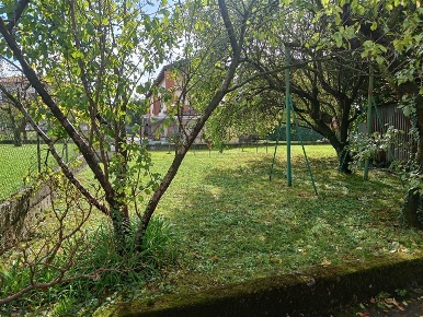Foto Casa indipendente a Tavernerio Centro di 280 m² con 12 locali