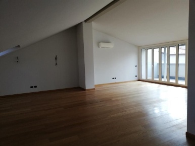 Foto Appartamento in Via Uberti, Milano Indipendenza di 205 m² con 4 locali