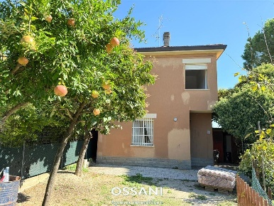 Foto Casa indipendente in VIA SAN MARTINO, Faenza di 90 m² con 4 locali
