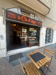 Foto Attività commerciale in Via Varese, Saronno di 45 m² con 2 locali