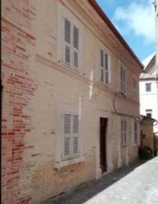Foto Magazzino in Via Briotti, Sant'Elpidio a Mare Centro di 49 m²