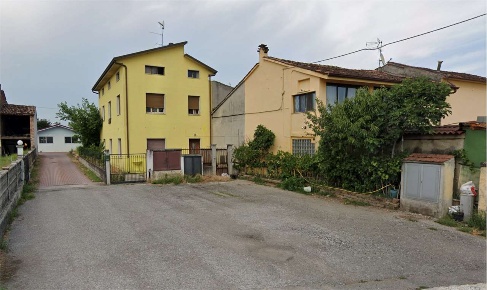 Foto Casa indipendente in Via Cornaleto 24, Isorella di 258 m² con 4 locali