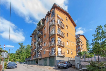 Foto Appartamento in Via Santa Croce, Varese Brunella di 95 m² con 3 locali