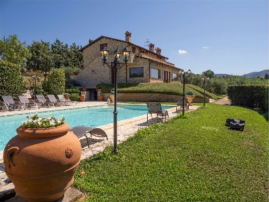 Foto Villa unifamiliare in Strada Provinciale 41, Montecastrilli di 390 m²